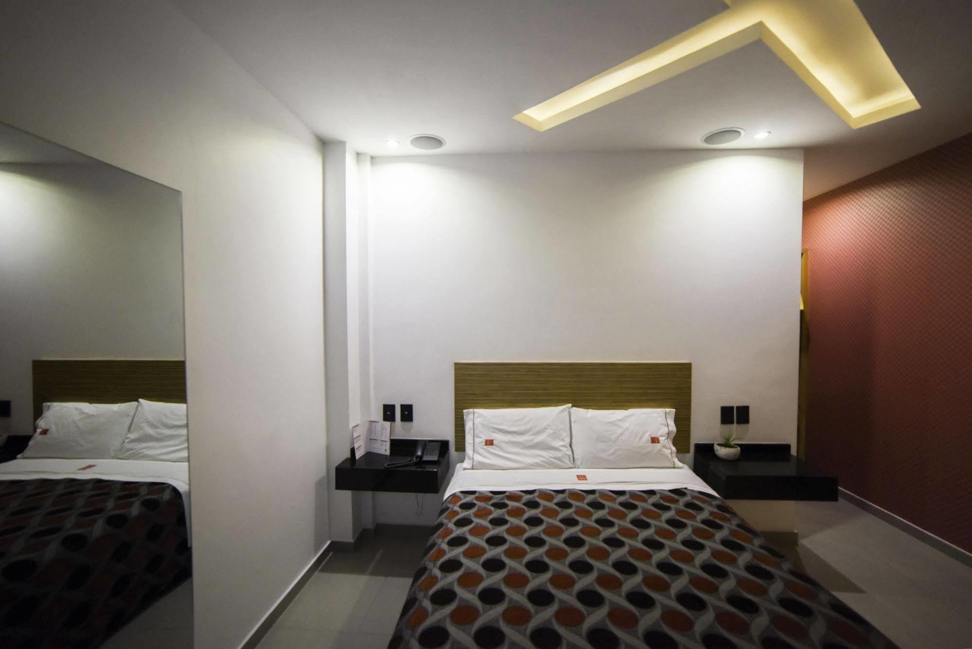 Six Hotel Guadalajara Expiatorio Dış mekan fotoğraf